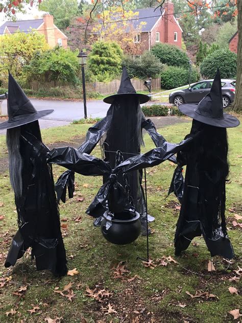 Drifting Witch Decorations: Making Your Halloween Party Unforgettable